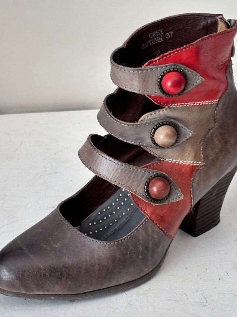 L'Artiste By Spring Step Grey Autumn 3 Strap Pumps Size 7 Retro Leather Fall